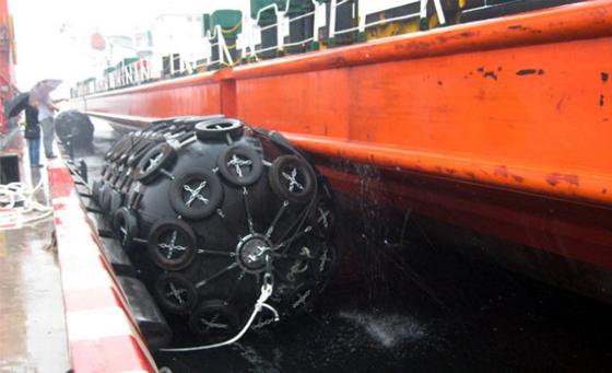 Θαλάσσιο λαστιχένιο 0.05mpa Yokohama βαρκών σφεντονών διογκώσιμο πνευματικό κιγκλίδωμα κιγκλιδωμάτων